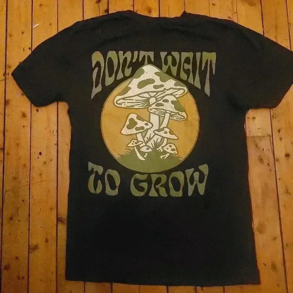 Shroom  tee - Picture 1 of 3
